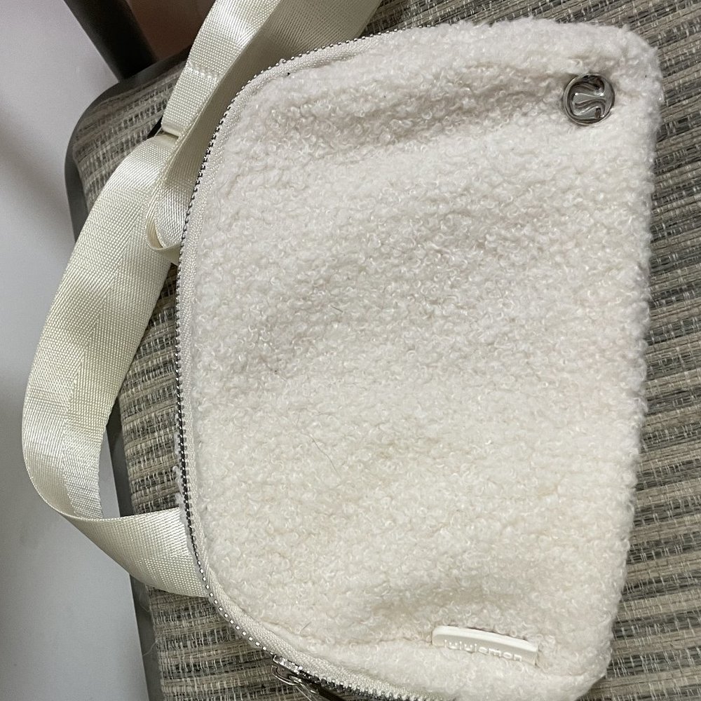 NWT Lululemon Everywhere Belt Bag *Fleece in